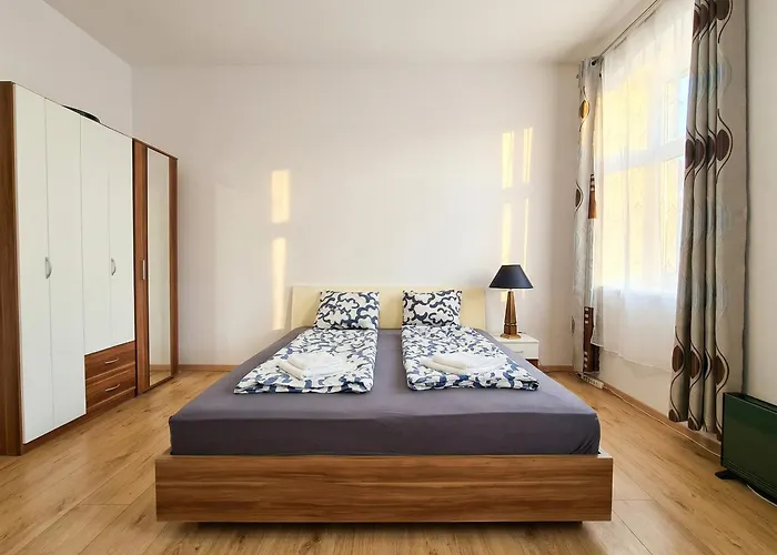 Only 15 Min To Center - Comfortable 1br With Tv & Wifi Apartment