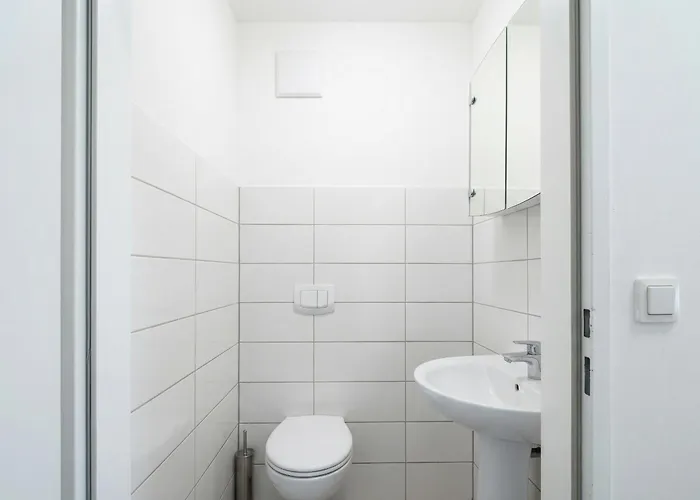 Only 15 Min To Center - Comfortable 1br With Tv & Wifi